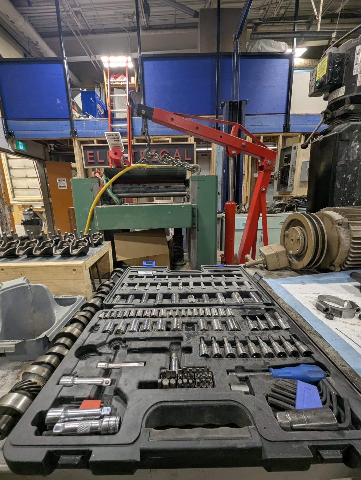 Socket set and engine hoist